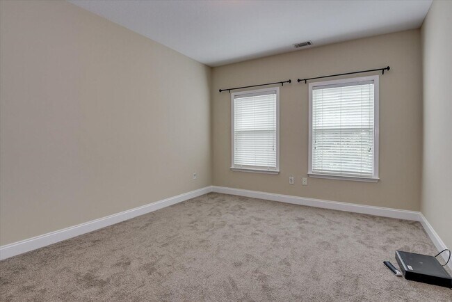 Building Photo - 4 Bedroom 2.5 Bath in Jones Crossing