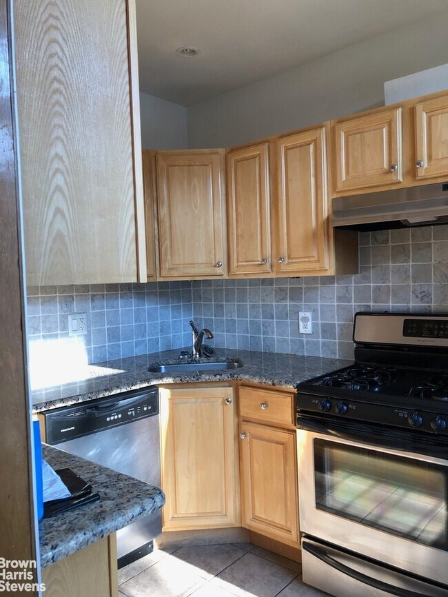 Building Photo - Cobble Hill Big Floor