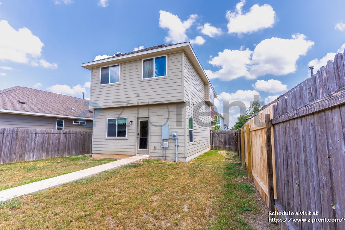 Building Photo - 215 Friendship Oak Dr