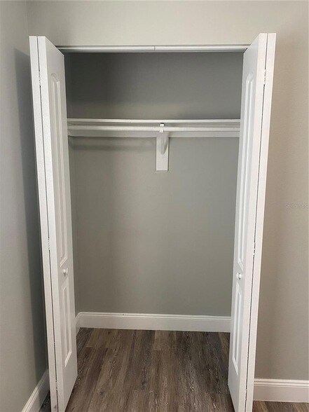 Building Photo - 7014 Glenview Dr