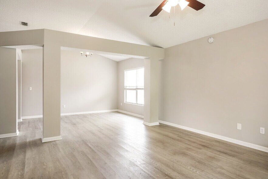 Building Photo - 2066 Tanager Dr