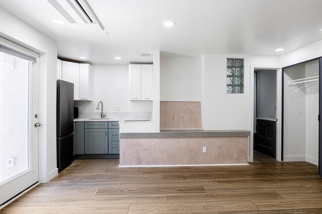 Building Photo - 4314 Manzanita Dr