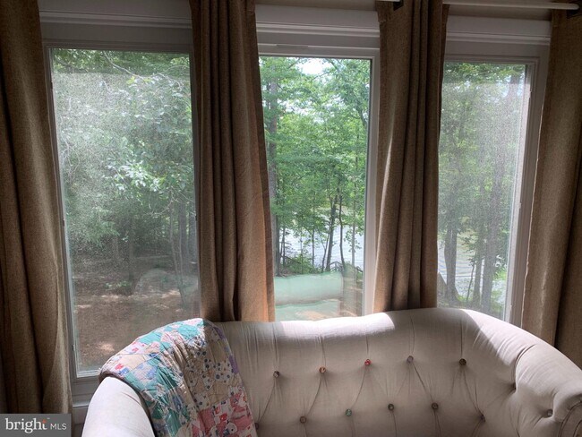 Building Photo - 15524 Royal Crescent Ct