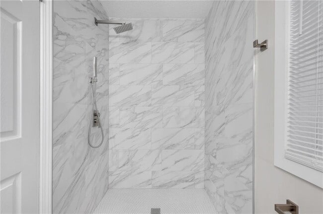 Building Photo - 1683 Candler Rd