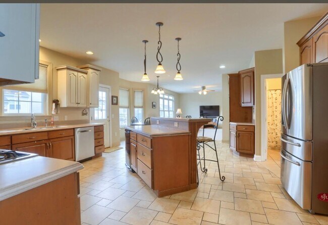 Building Photo - Luxury 5-Bedroom Home for Rent – $4,500/Month + Utilities