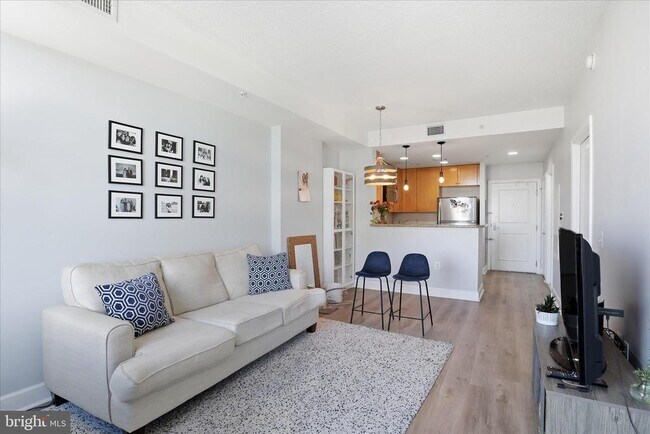 Building Photo - 3600 S Glebe Rd