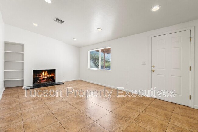 Building Photo - 227 E Waverly St