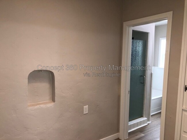 Building Photo - 1061 E Market St