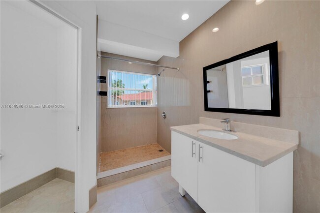 Building Photo - 14305 SW 57th Ln