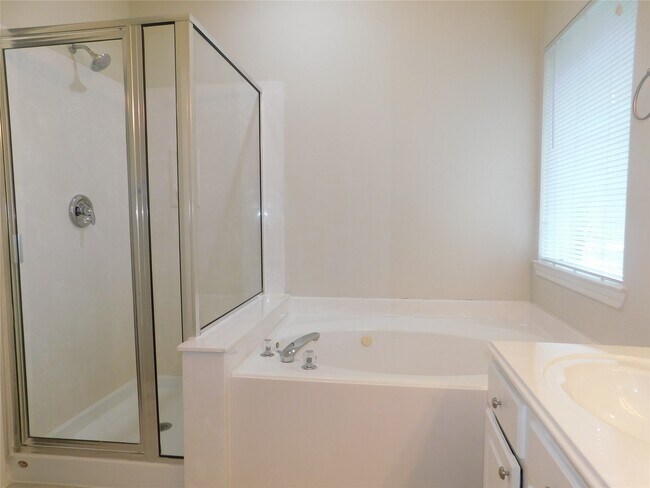 Building Photo - 3014 Aylesworth Ct