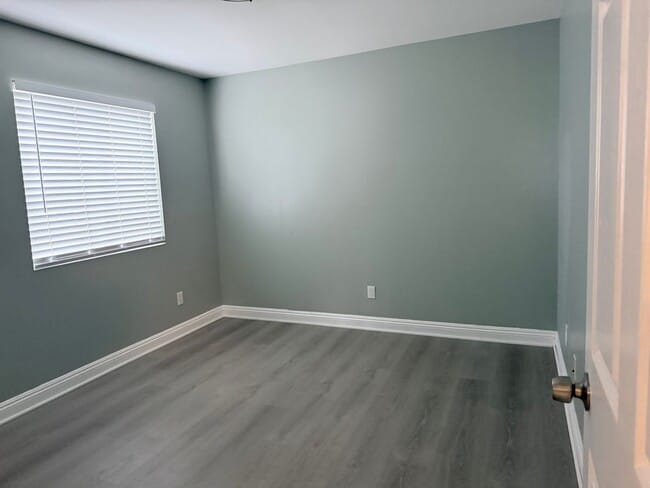 Building Photo - Newly Remodeled Home