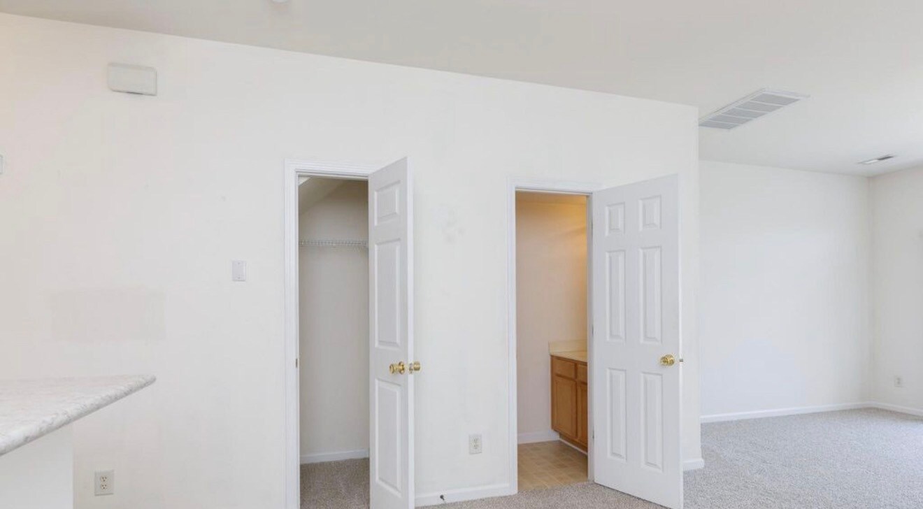 Building Photo - 11625 Lioness St
