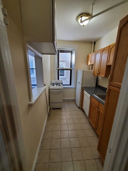 Building Photo - 84 New Whitney St