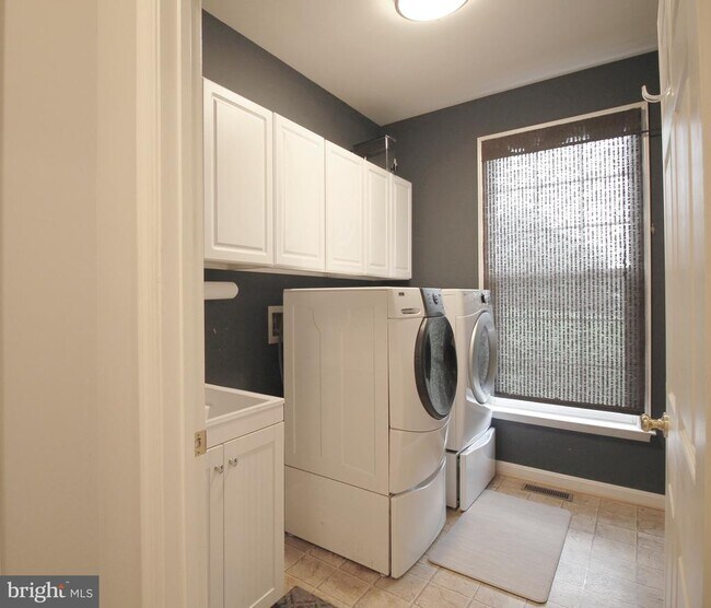 Building Photo - 5569 Jamisons Farm Dr