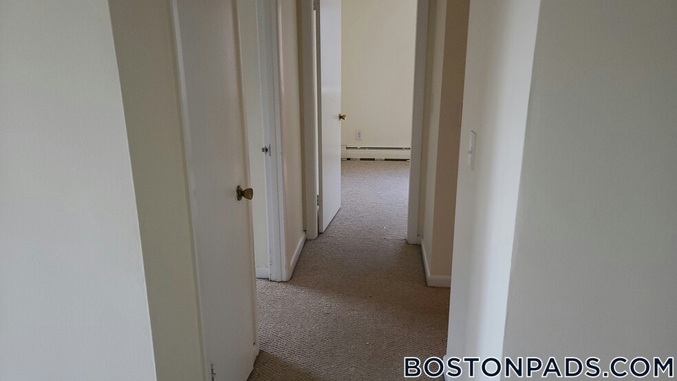 Building Photo - 24 Whites Ave