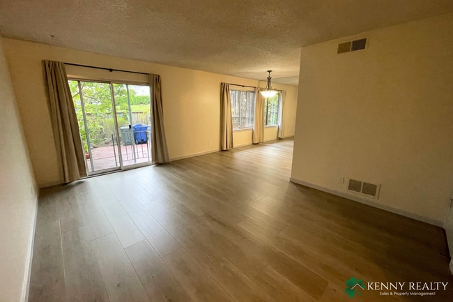 Building Photo - Updated 3 Bedroom Condo in South San Francisco
