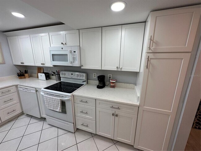 Building Photo - 2700 Bayshore Blvd