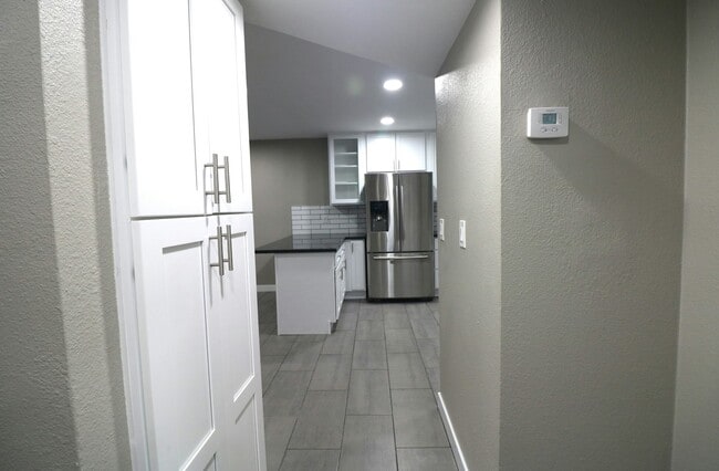 Building Photo - 1 N Naco Way