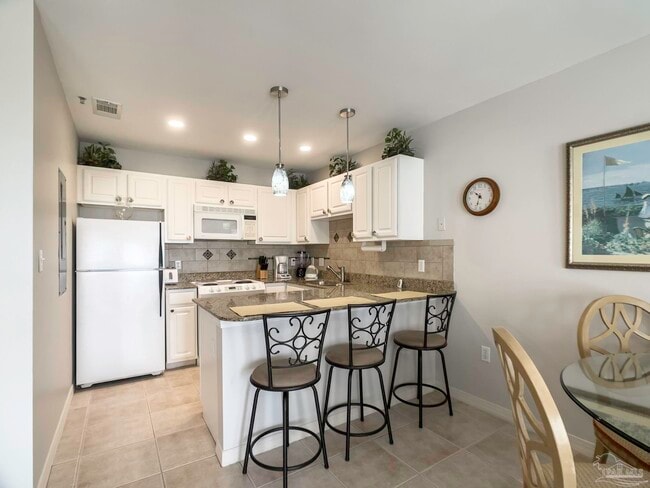 Building Photo - 13500 Sandy Key Dr