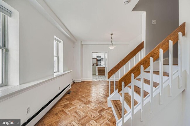 Building Photo - 3143 Dillon St