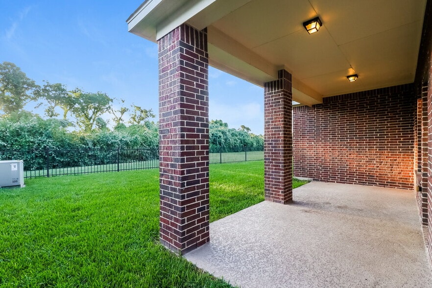 Building Photo - 415 Rocky Briar Ct