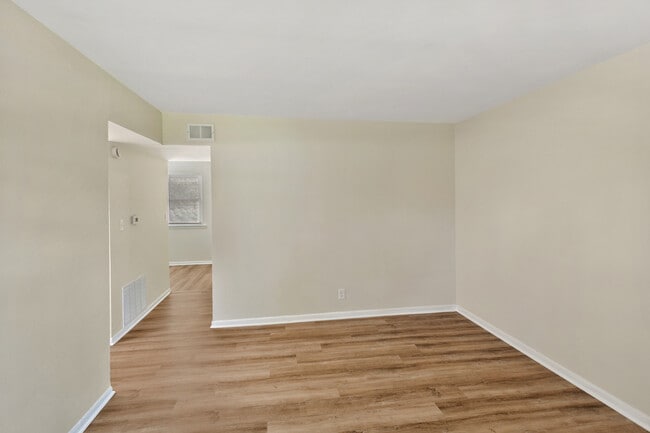 Building Photo - 1021 Tollview Ave