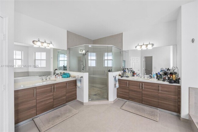 Building Photo - 10470 NW 69th Terrace