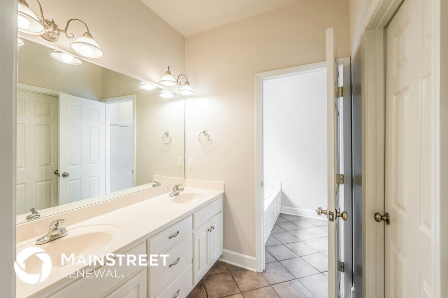 Building Photo - 180 Steeplechase Ct