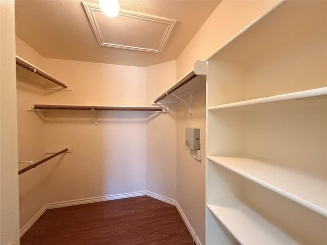 Building Photo - 1713 Primrose Ln