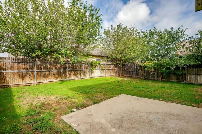 Building Photo - Large 4 Bedroom 3.5 Bathroom- Eagle Mounta...