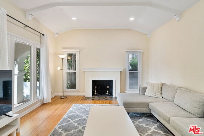 Building Photo - 2148 Prosser Ave