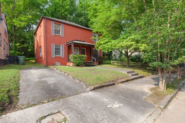 Building Photo - Spacious 3bd/2ba On Quiet Street Minutes F...