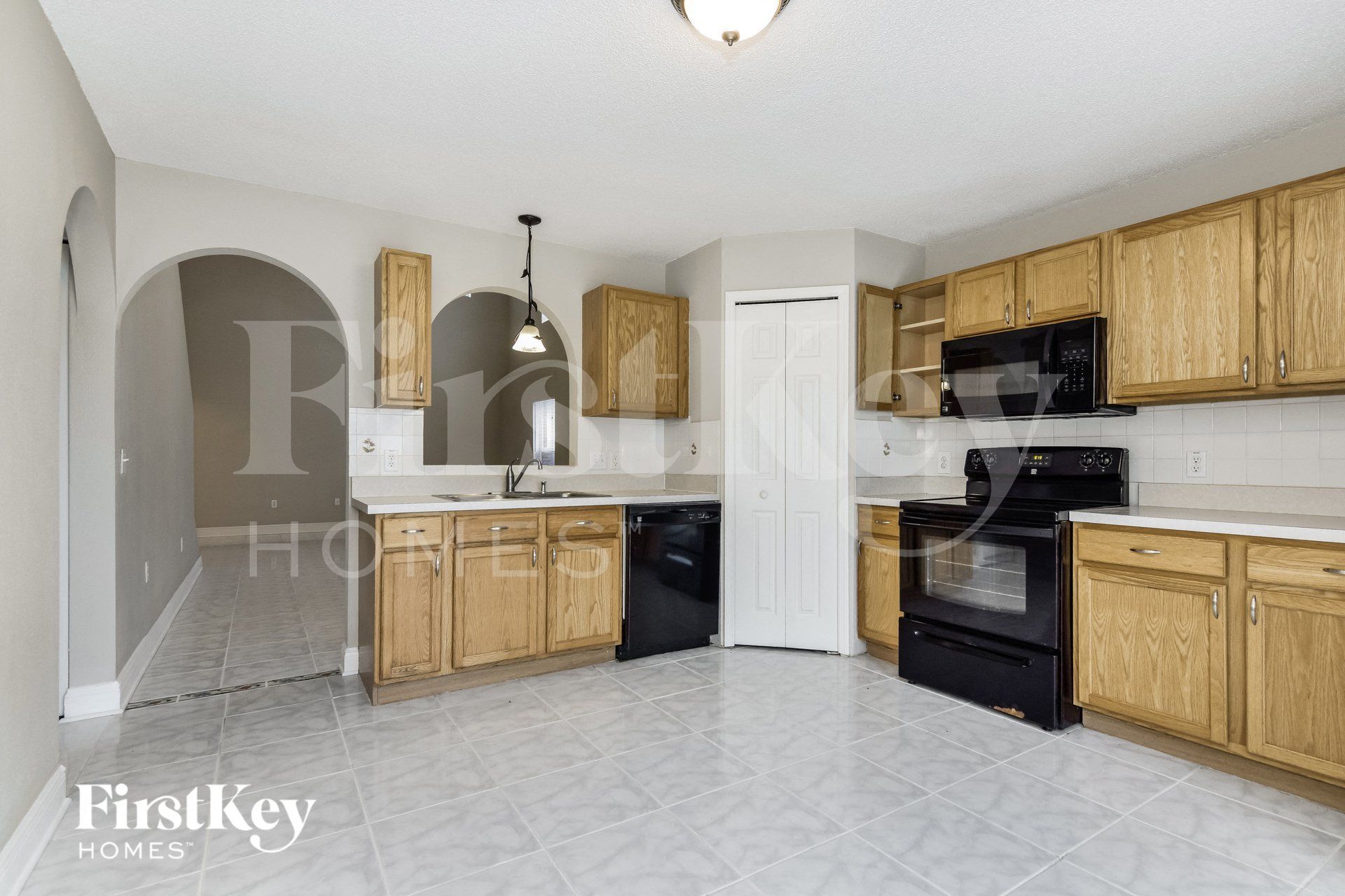 Building Photo - 3808 McKinley Dr