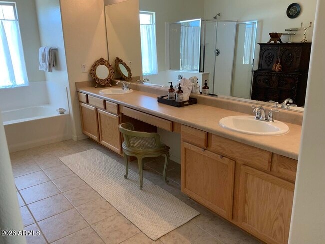 Building Photo - 2114 E Aire Libre Ave