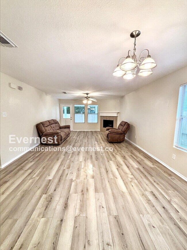 Building Photo - 122 Golden Oak Dr