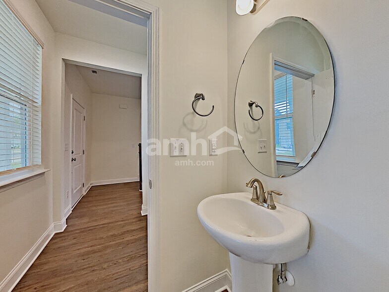 Building Photo - 107 Samara Ln
