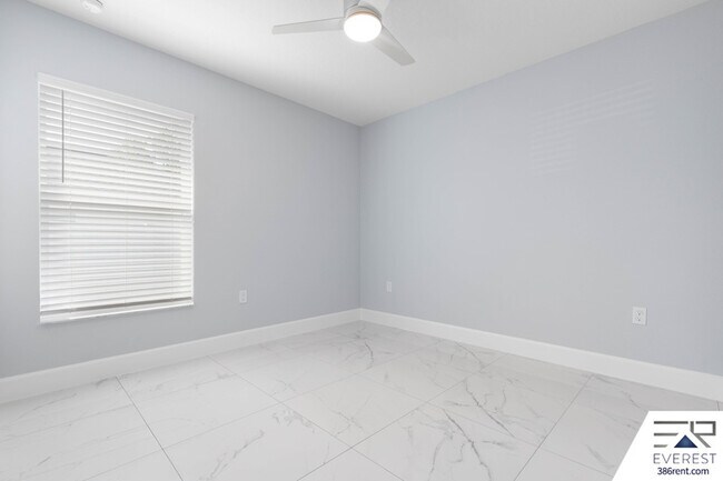 Building Photo - 10 Llovera Pl