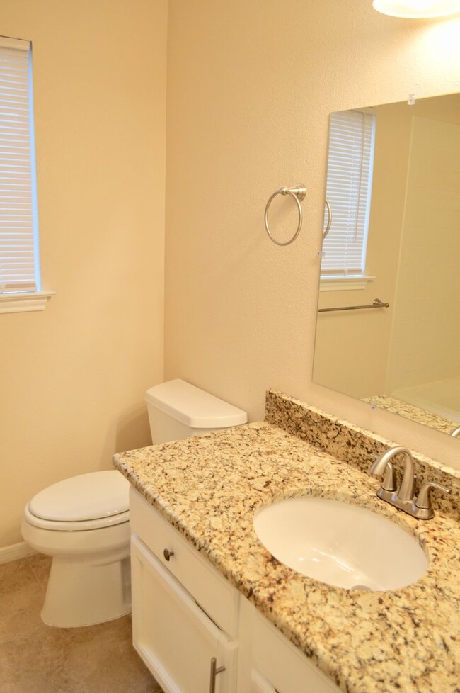 Building Photo - Nicely updated single story 4/2 Ready for ...