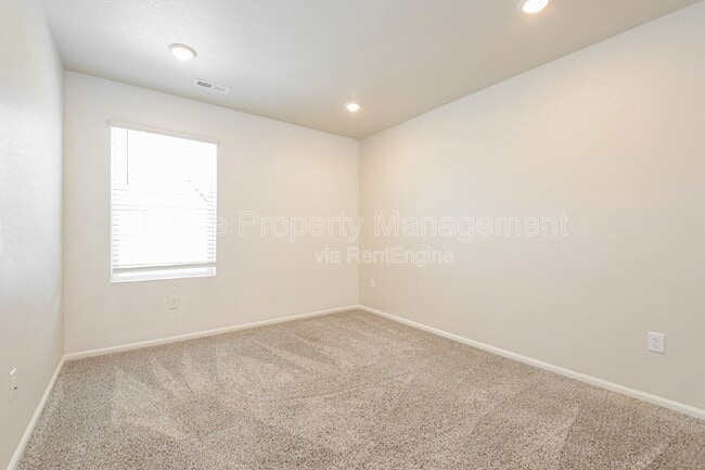 Building Photo - 12232 Creamery St