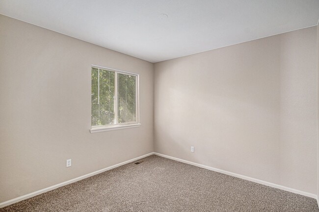 Building Photo - Charming 2-Bedroom Home in Highlands Ranch...