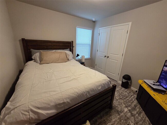Building Photo - 208 Comet Pointe Dr