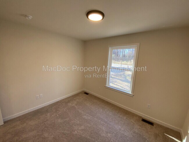 Building Photo - 170 Forest Grove Rd