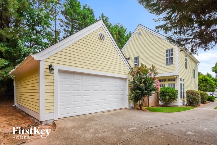 Building Photo - 302 Pinehurst Way