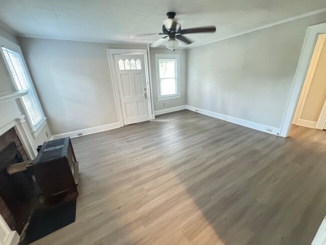 Building Photo - 1 Bed / 1 Bath Duplex Near Downtown Concord