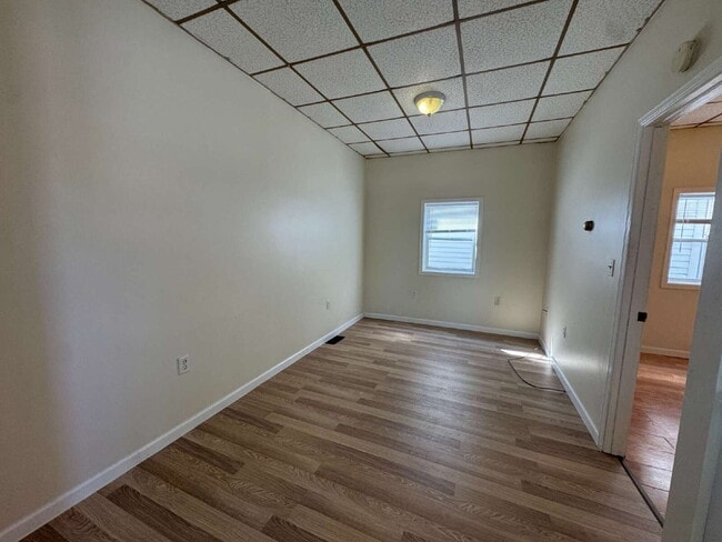 Building Photo - 1 Bedroom • 1 Bathroom Duplex
