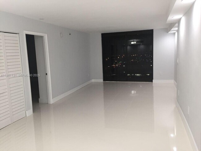 Building Photo - 210 174th St