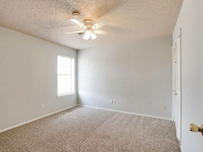 Building Photo - NORMAN, OKLAHOMA - MINUTES TO UNIVERSITY OF OKLAHOMA