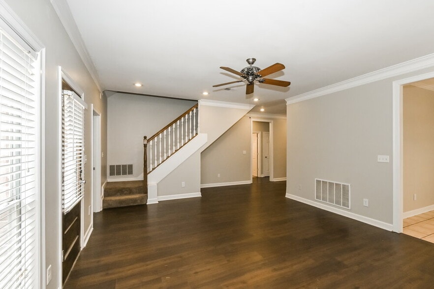 Building Photo - 2644 Graystone Dr