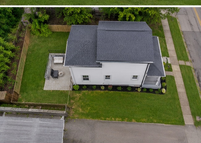 Building Photo - Comfortable Family Home with Modern Updates
