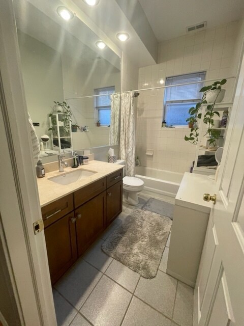 Building Photo - 1933 N Sedgwick St